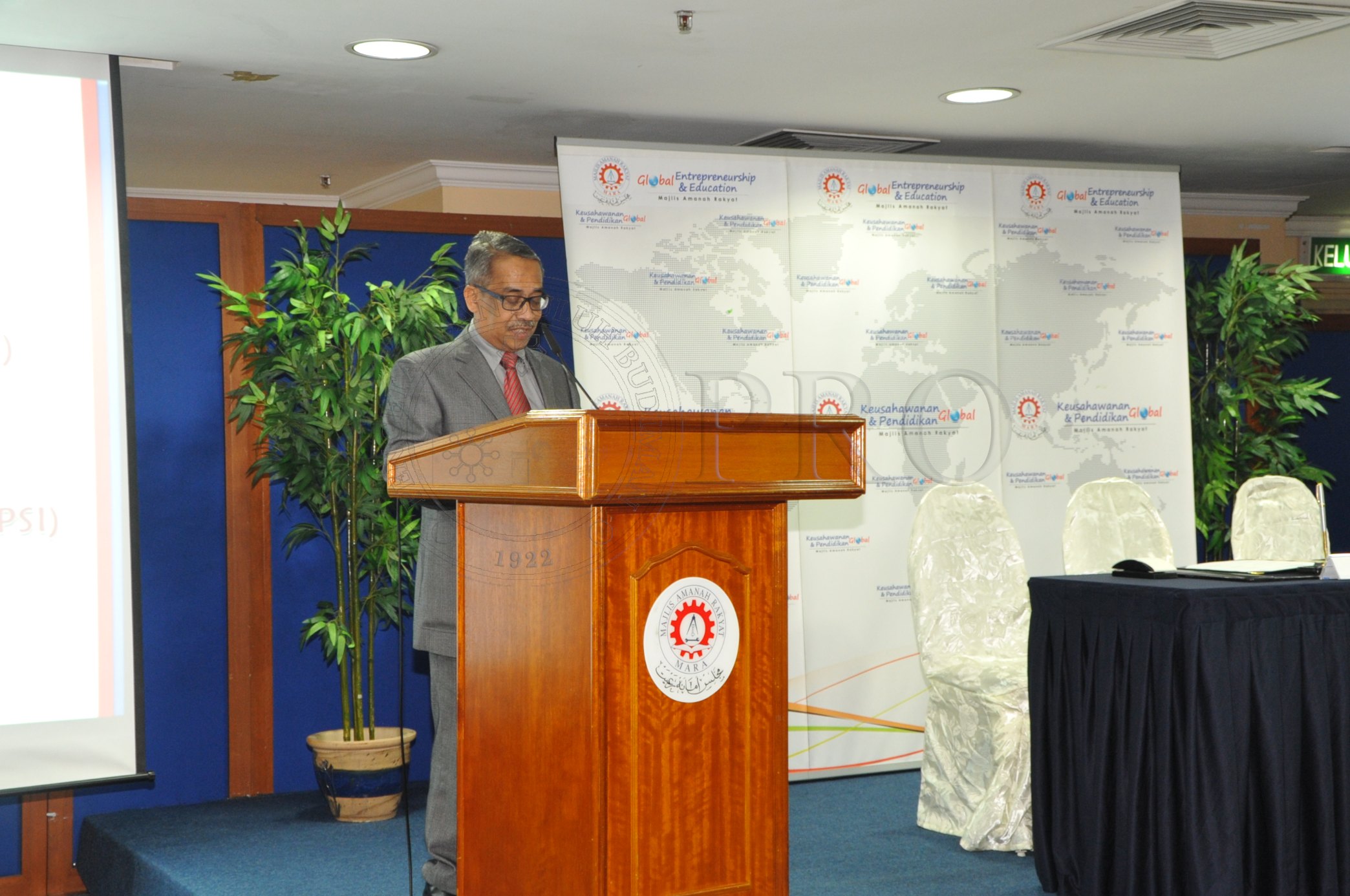 PRO 14 37 MARA PRO 4689